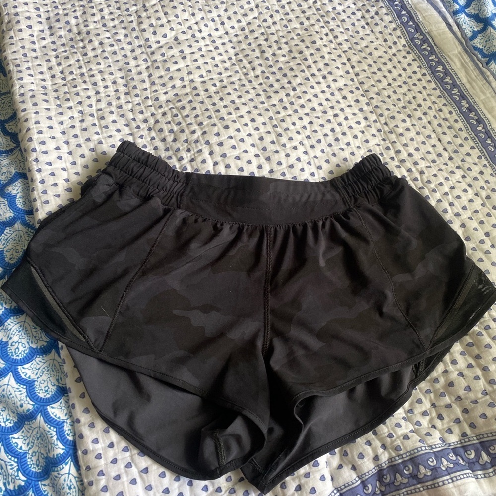 Lululemon camo shorts size 6 2.5